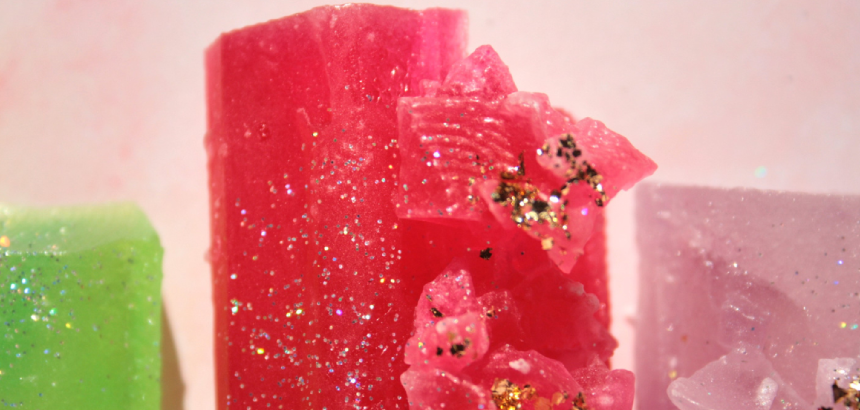 AVEORA crystal candy wellness sweet – gold leaf vegan supplement treat with added vitamins